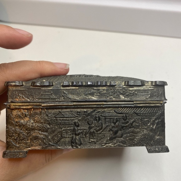 Antique Pewter Carved Trinket Jewelry Box Made In Japan (hinged Damaged) - Picture 5 of 14